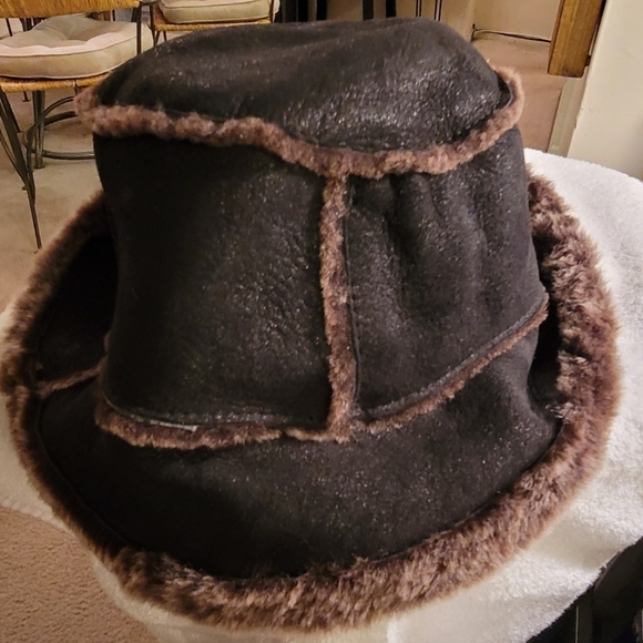 Saks fur sherling hat size large - Picture 4 of 5